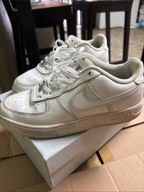Nike Kids Cream and White Low-Top Sneakers